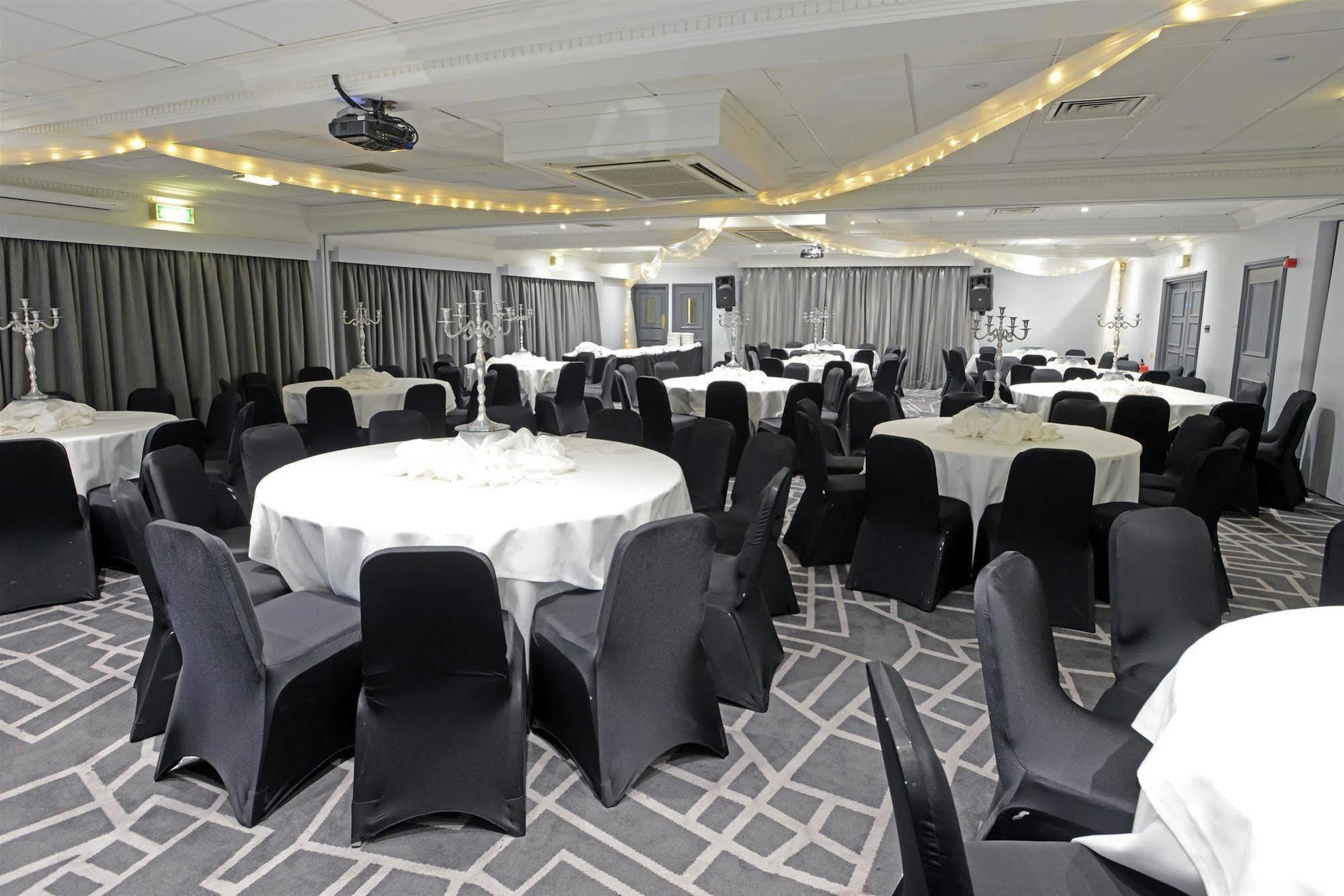 Village Hotel Manchester Cheadle Cheadle  Dış mekan fotoğraf